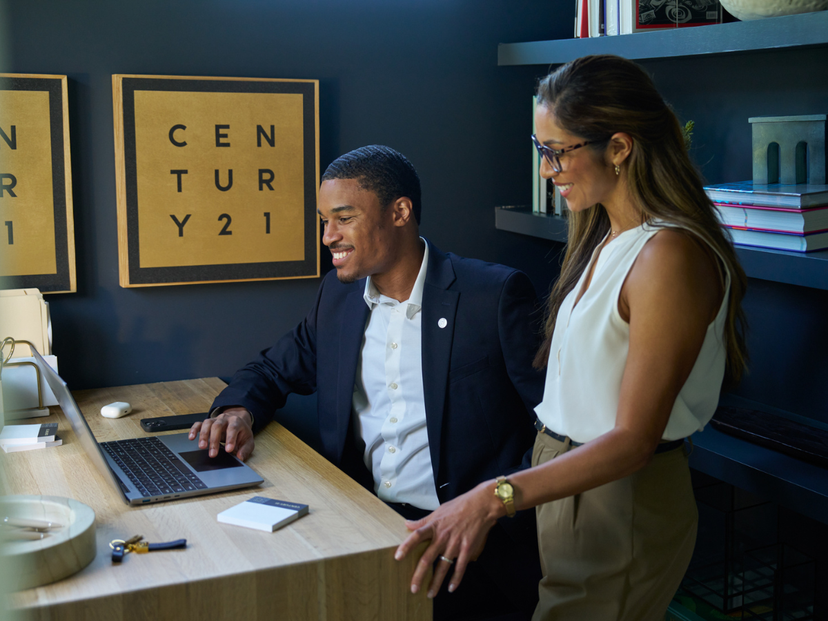 CENTURY 21 Edge agents